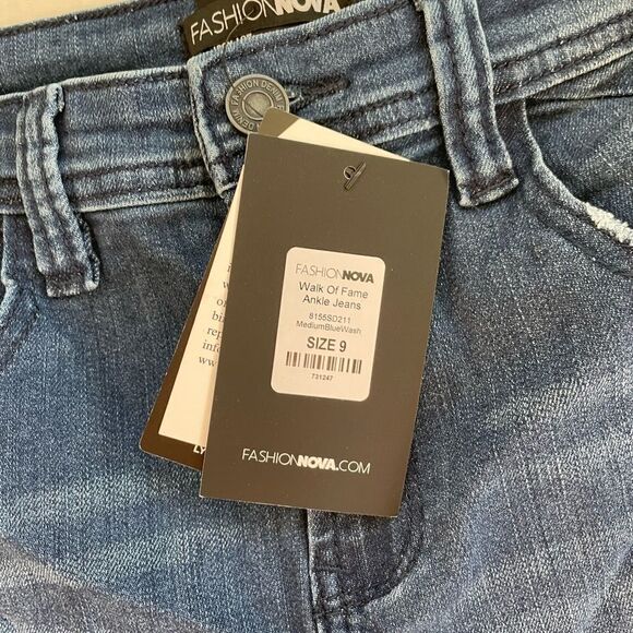 New with tags Fashion Nova Walk of Fame Ankle Jeans, medium wash, size 9 - Picture 7 of 7